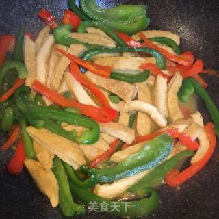Stir-fried Vegetarian Chicken with Green and Red Peppers recipe
