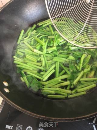 Spinach with Garlic Sesame Sauce recipe