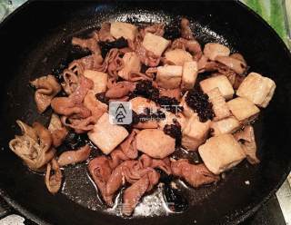 Braised Fatty Intestines with Smelly Dried Seeds of Tempeh recipe