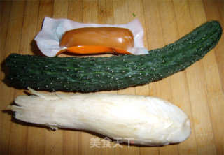 Stir-fried Cucumber with Coprinus Mushroom recipe