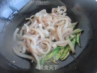 Stir-fried Pork Skin with Sour Cowpeas recipe