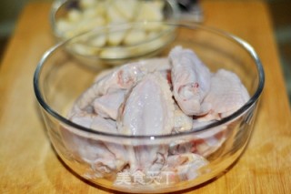 Garlic Chicken Wings with Salad recipe