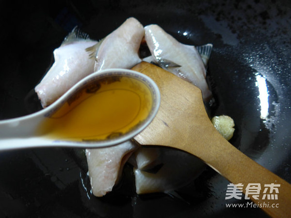 Braised Small Rubber Fish with Shacha Sauce recipe