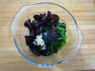 Spinach with Fungus recipe