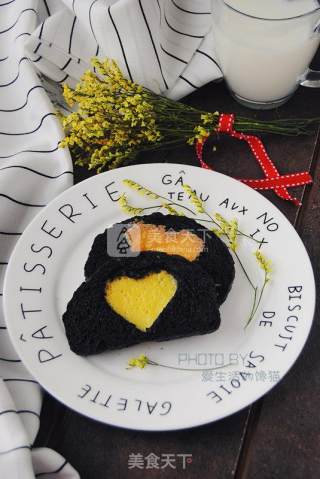 #aca烤明星大赛# Fried Bamboo Charcoal Toast Slices with Olives recipe