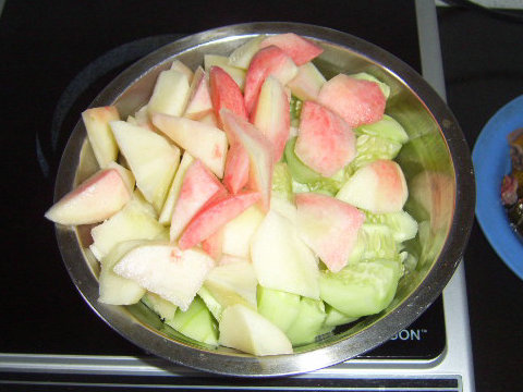 Cucumber Mixed with Peaches recipe