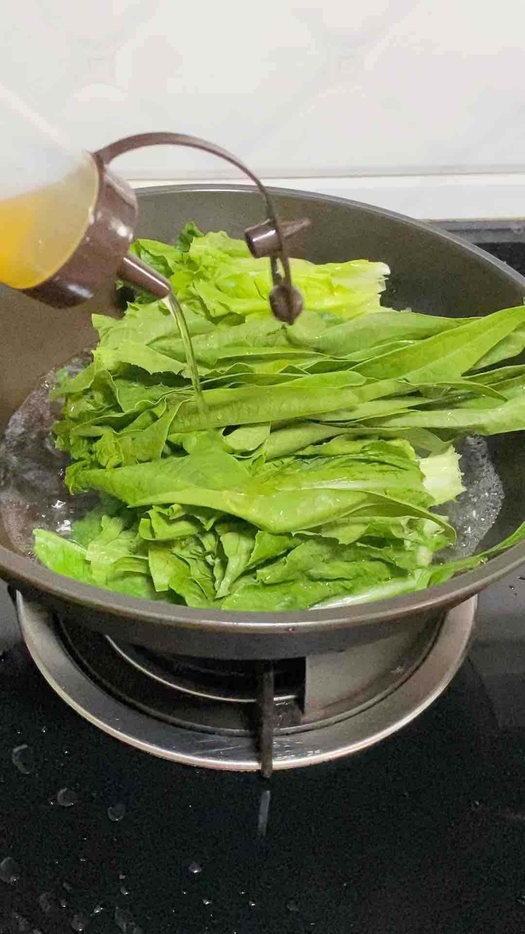 Home Cooking, Lettuce in Soy Sauce recipe