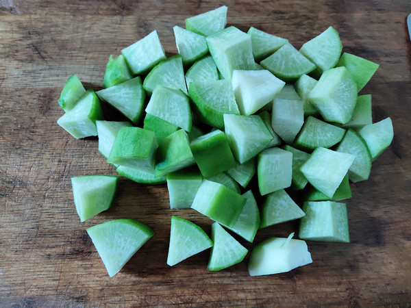 Green Radish Pork Knuckle Soup recipe