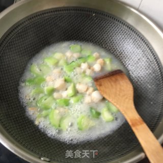 "runzao Soup" Loofah and Scallop Soup recipe