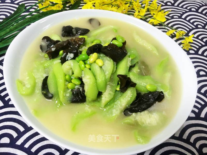 Fried Edamame with Loofah and Fungus recipe