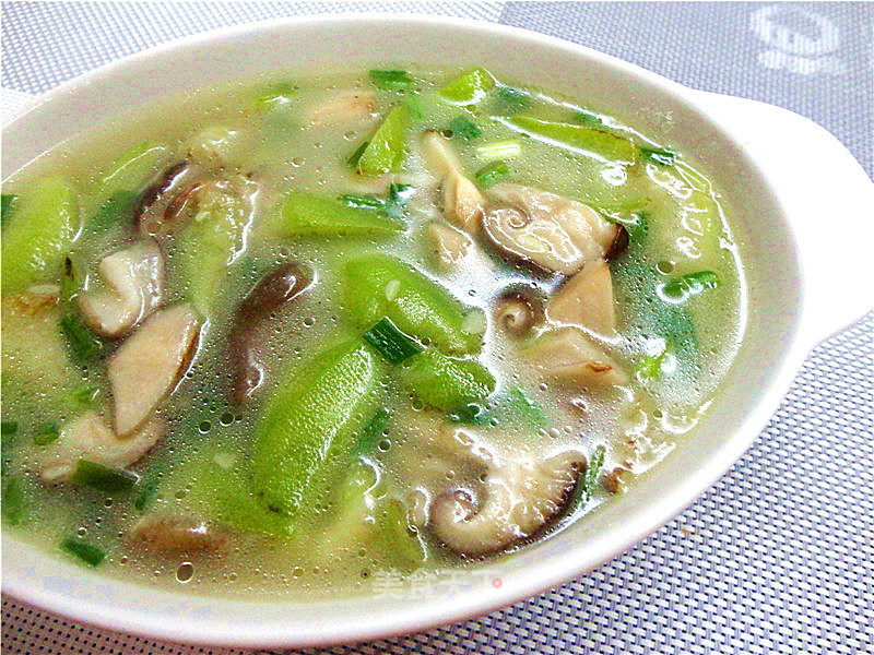 Mushroom Loofah Soup recipe