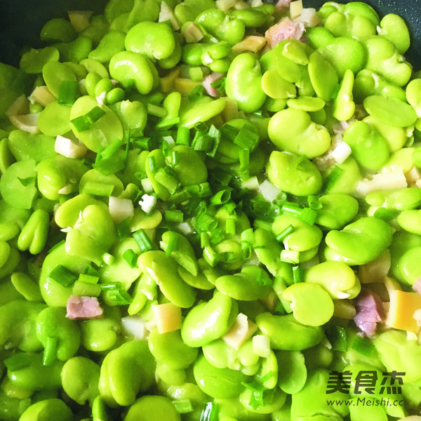 Stir-fried Broad Beans with Bacon and Bamboo Shoots recipe