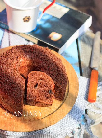 Chocolate Meringue Bread recipe