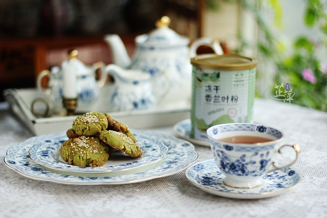 Pandan Leaf Peanut Shortbread Cookies recipe