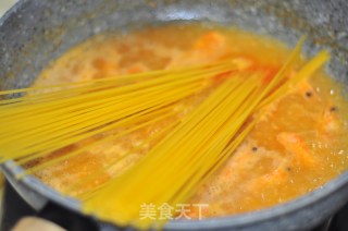 Spaghetti with Garlic Shrimp and White Sauce recipe