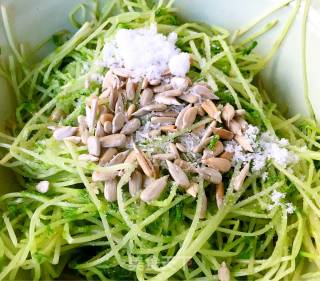 Cold Bean Sprouts Melon Seeds recipe