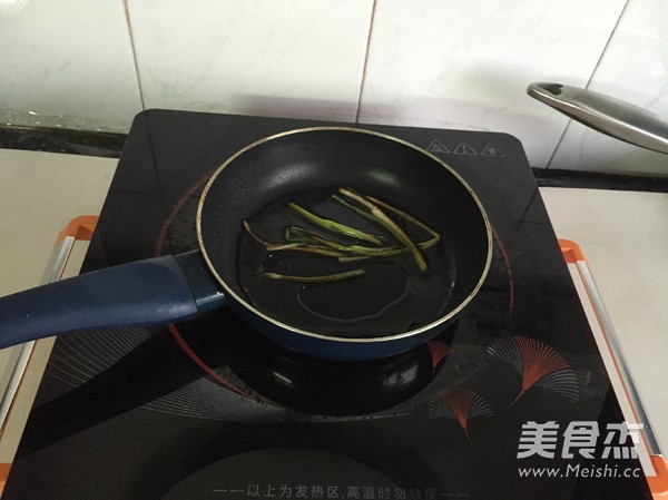 Noodles with Dried Mustard Green Onion recipe