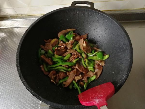 Stir-fried Pork Tongue with Green Peppers recipe