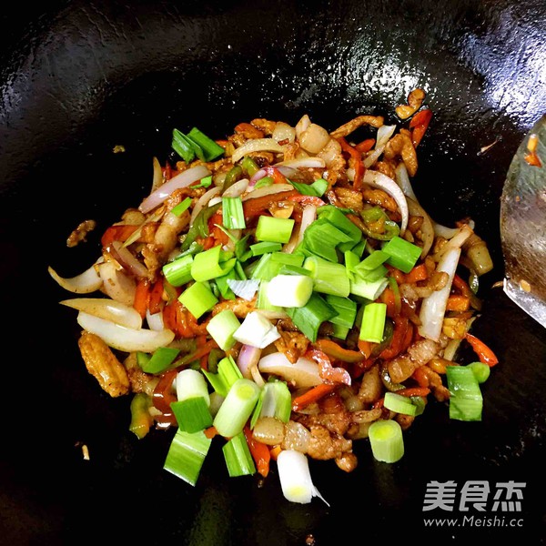 Fried Pork with Chili recipe