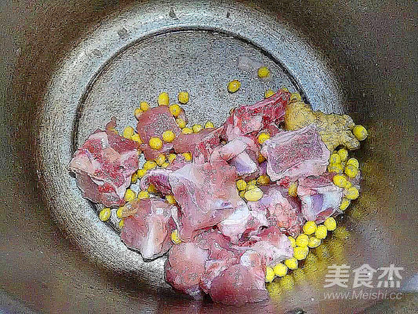 Clear Heat and Cool Down~soybean Bitter Gourd Pork Rib Soup recipe