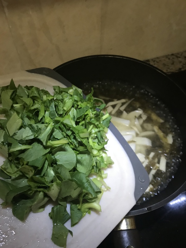 Green Vegetable and Egg Soup Rice Cake recipe