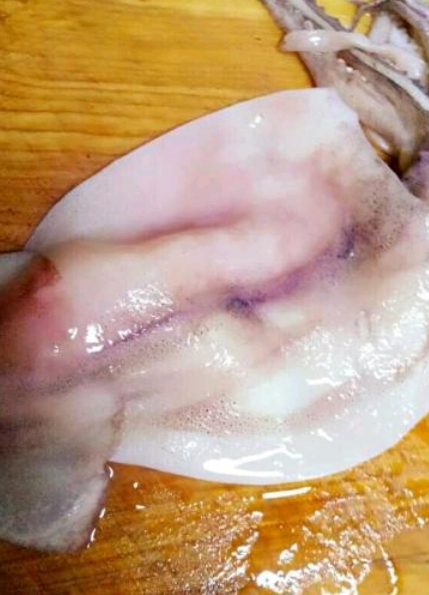 Fried Squid with Garlic Moss recipe