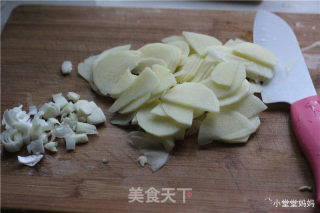 Stir-fried Beef with Hot Pepper and Potato Chips recipe