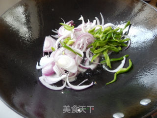 Stir-fried Shredded Chicken with Onions recipe