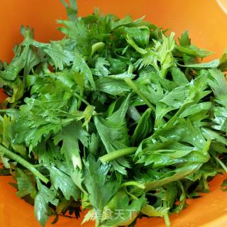 Celery Leaves Mixed with Fungus recipe