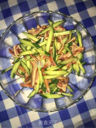 Cucumber Strips Mixed with Pork Ears recipe