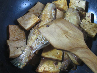 Braised Rubber Fish with Old Tofu recipe