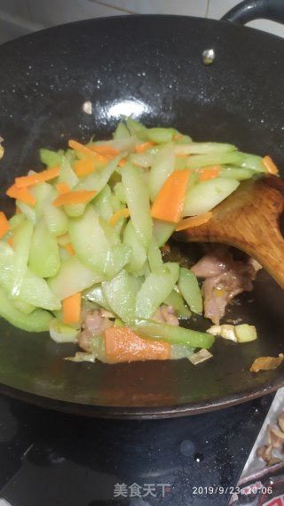 Stir-fried Chayote with Lean Pork recipe