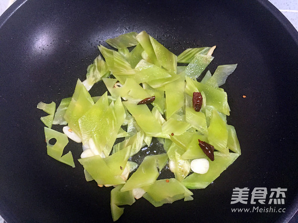 Fried Fungus with Lettuce recipe