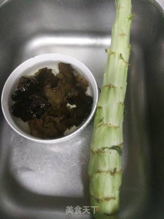 Fried Fungus with Lettuce recipe