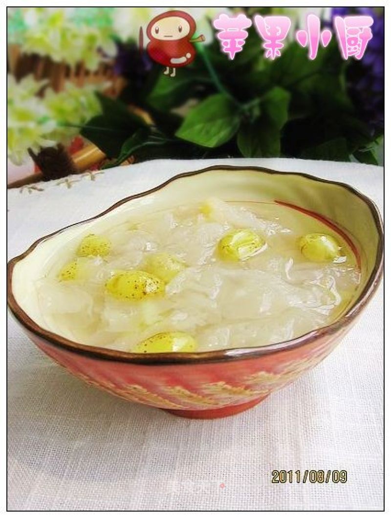 Stewed White Fungus with Grapes recipe