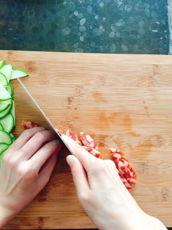 Steaming Day by Day-steamed Sausage with Zucchini Vermicelli recipe