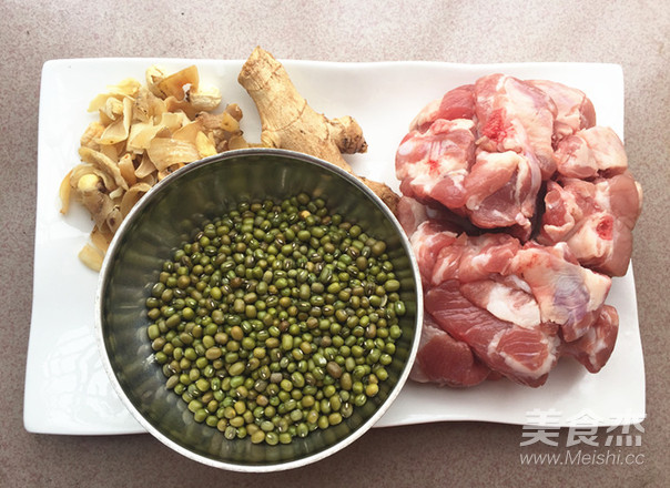 Mung Bean Lily Pork Ribs Soup recipe