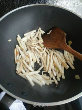 Stir-fried Celery with Pleurotus Eryngii recipe