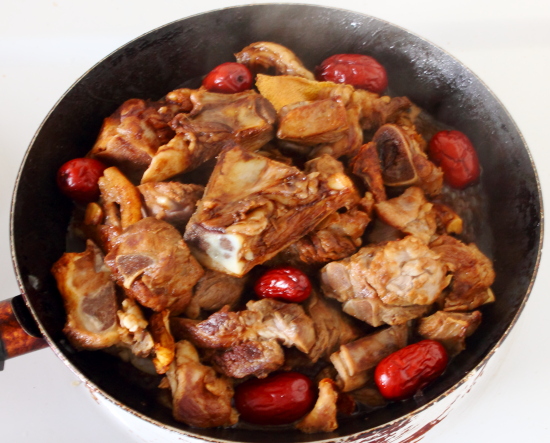 Stewed Radish with Red Dates and Lamb recipe