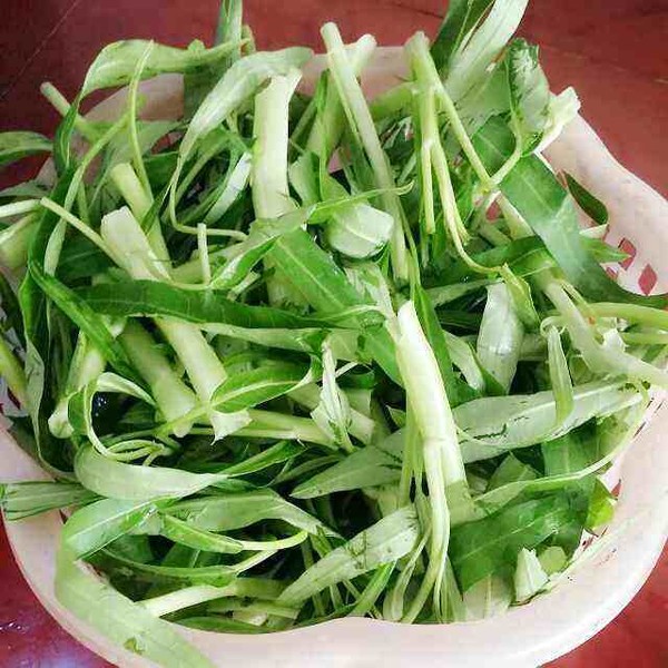 Slimming Dishes with Water Spinach recipe