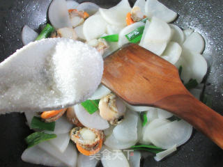 Stir-fried Radish with Scallop Meat recipe