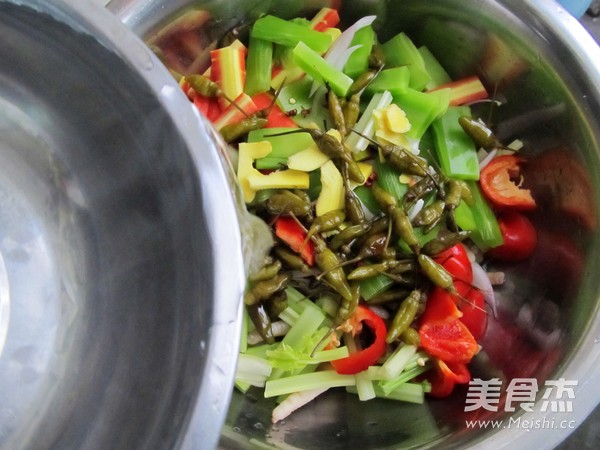 Sichuan Pickled Chicken Feet recipe