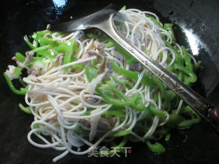 Fried Noodles with Shredded Pork and Pepper recipe