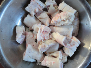 Astragalus Soybean Pork Claw recipe