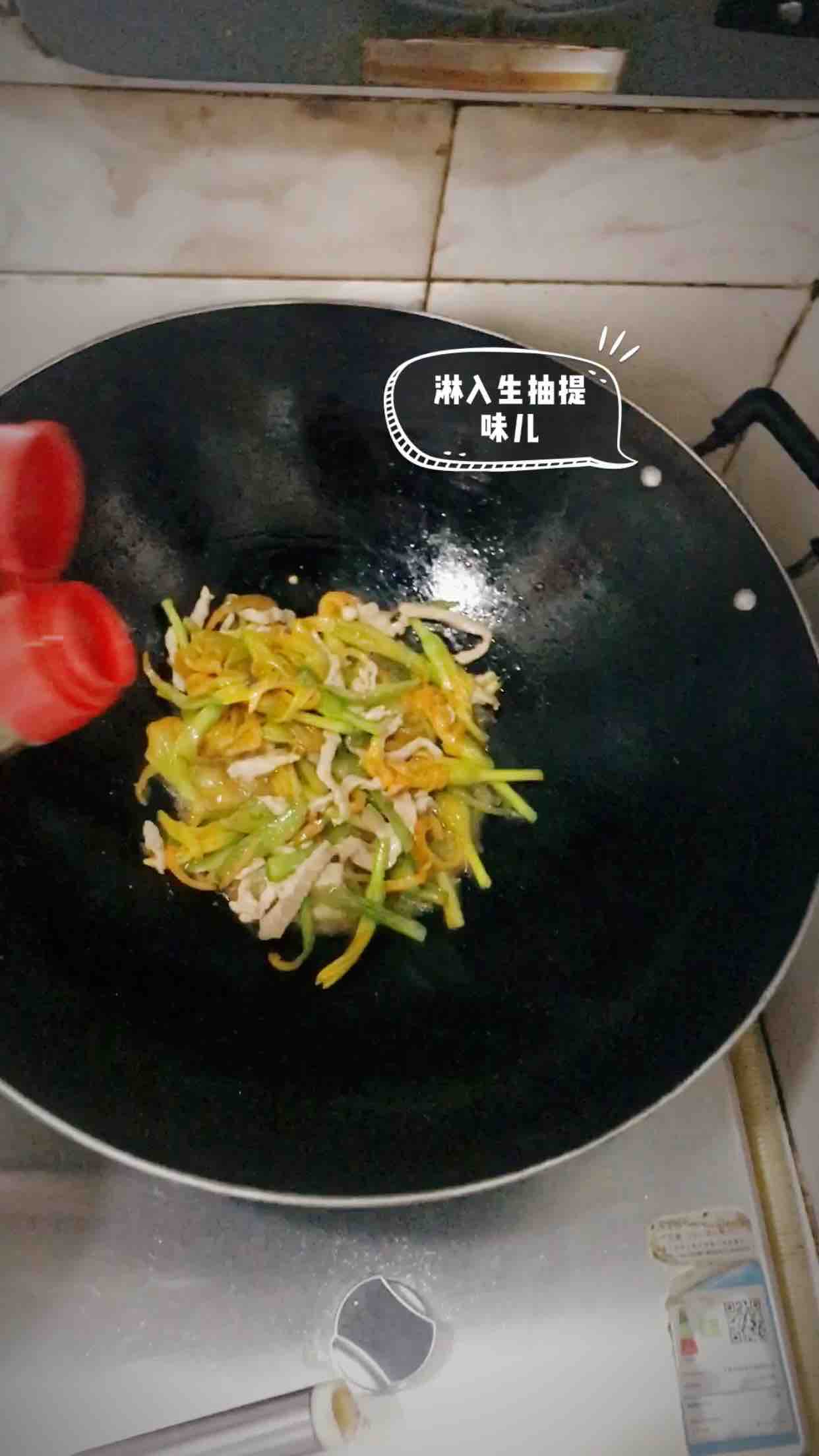 Stir-fried Shredded Pork with Fresh Golden Needles recipe