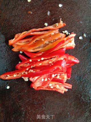 Stir-fried Eyebrow Shreds with Red Pepper recipe