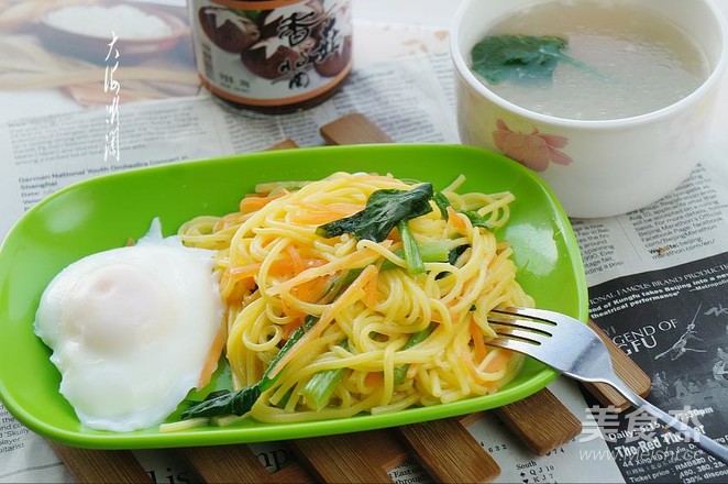 Quick Breakfast Hot Soup Noodles with Poached Egg recipe