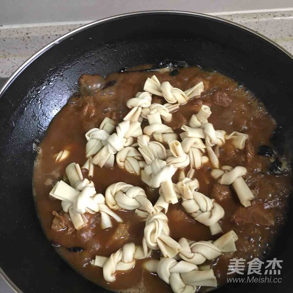 Braised Bean Knot with Pork Ribs recipe