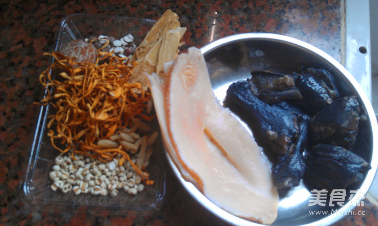 Snails and Cordyceps Flower Black-bone Chicken Soup recipe
