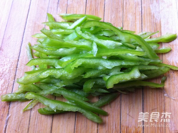 Enoki Mushrooms Mixed with Peppers recipe